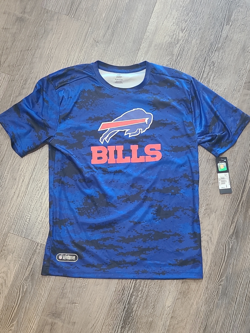 Buffalo Blue Short Sleeve Performance Tee Size Xl 18/20
